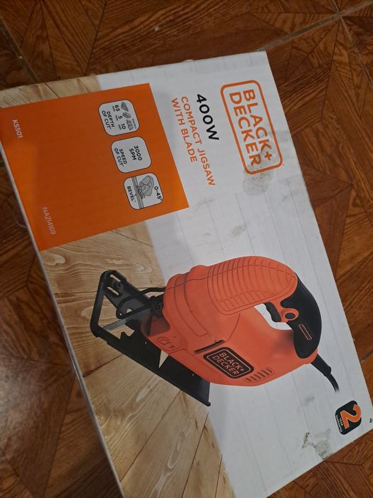 Serra de recortes compacta 400W com lâmina