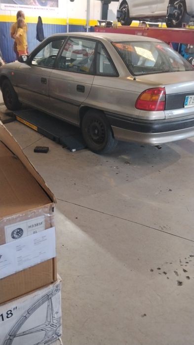 Mecânica impecável, carro com algumas marcas de uso, ano 96