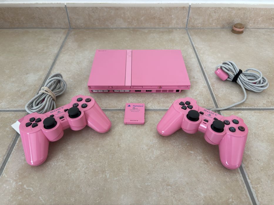PS2 Slim Rosa Completa — Estado Impecável, Sem Riscos + 4 Buzzers + SingStar
