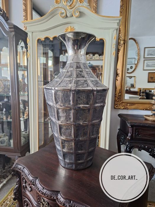 Vaso decorativo metálico. Oferecemos a entrega na zona do Porto.