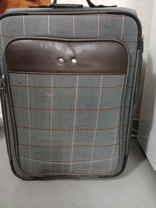 Продам чемодан рабочий