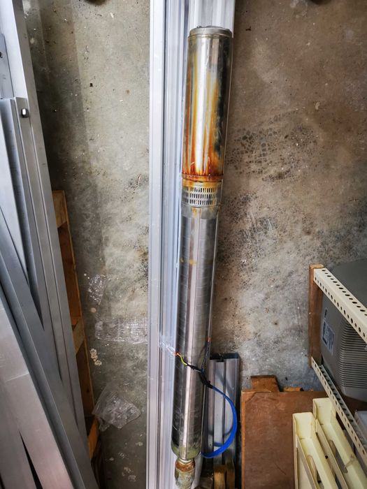 Bomba de furo a funcionar, motor Franklin monof.