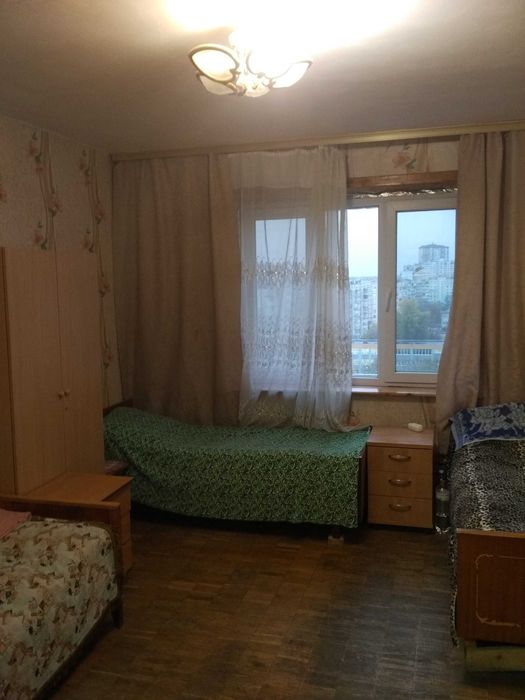 подселение, место в комнате (для женщины), м. Харьковская