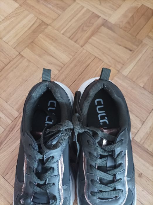 Sneakersy na platformie Cult