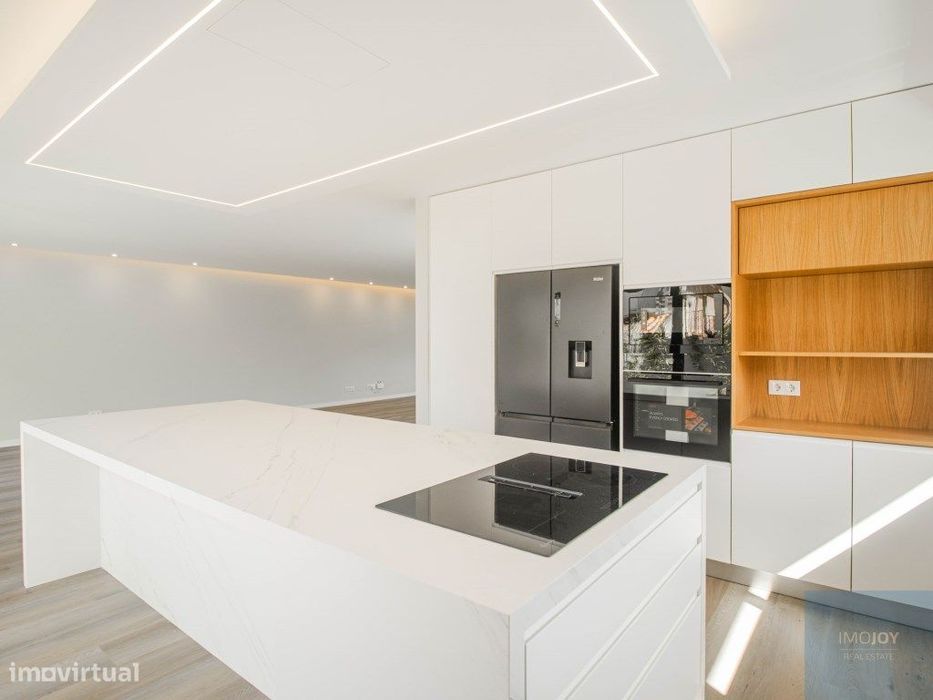 Moradia T5 com Piscina e Jardim no Arneiro