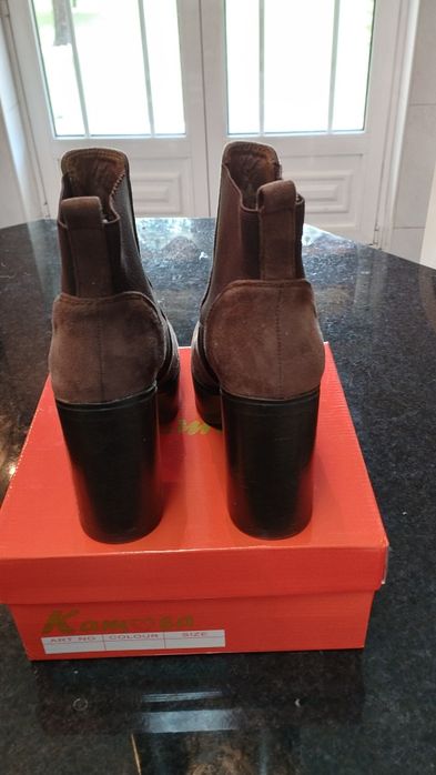 Botas tam 36, com tacão e compensação