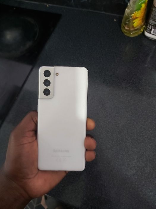 Vendo este samsung galaxy s21 128G de memória  por apenas 180€