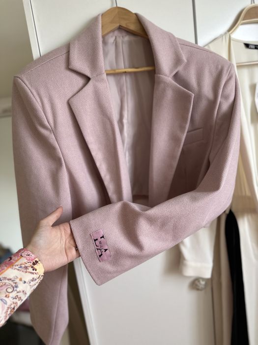 Krótka marynarka La Milla oversize róż jodełka