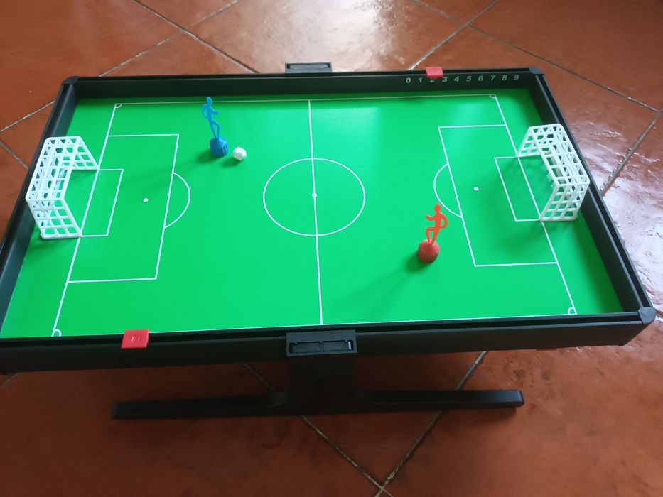 Jogo magnético de futebol e hóquei