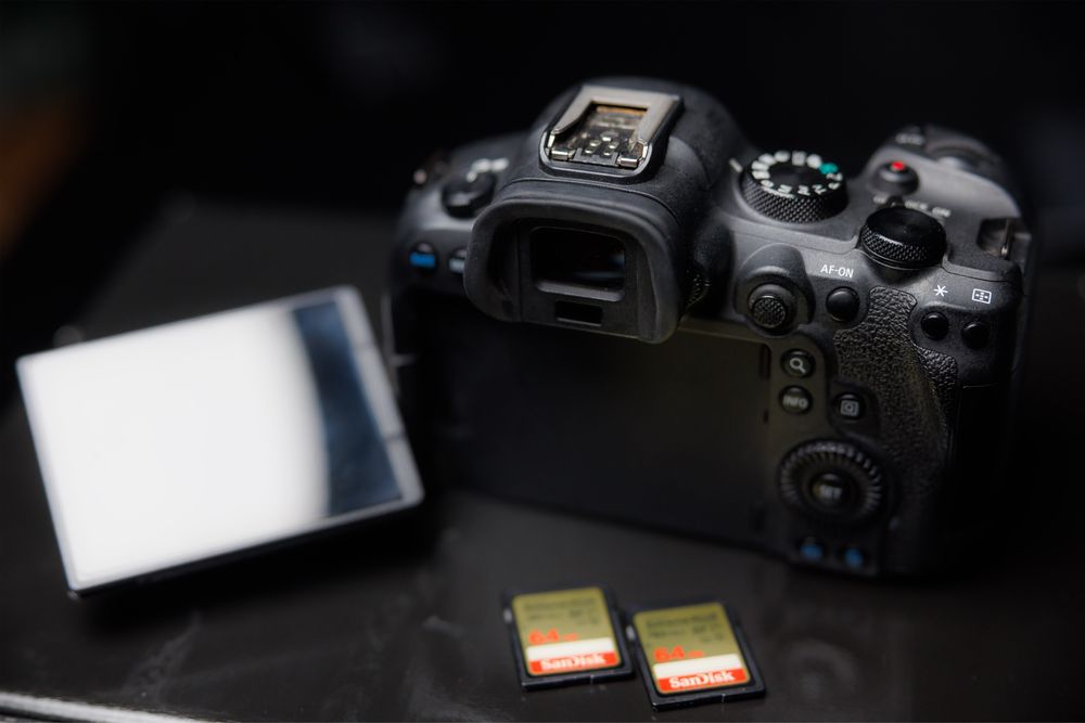 Canon r6 mark ii dwie karty 64GB SANDISK