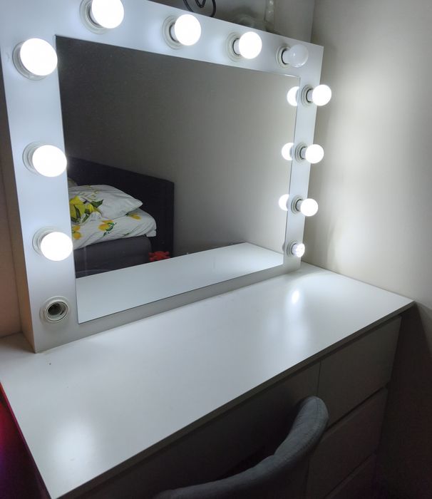 Toaletka z lustrem + 12 led