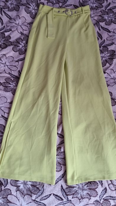 Зелені брюки. Bershka