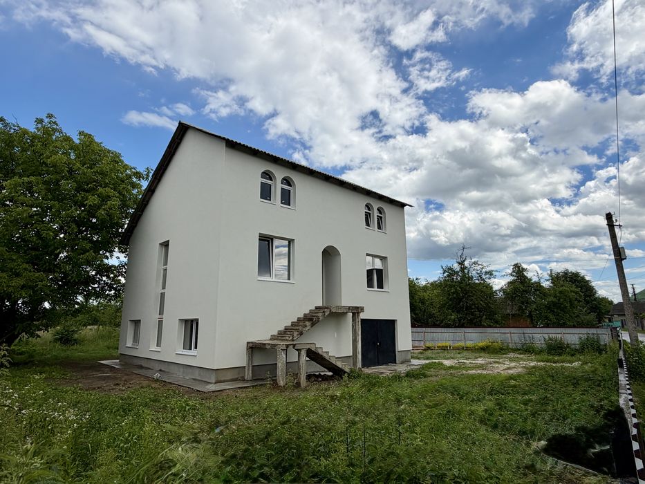 Продаж просторого будинку 205м2,15 сот землі