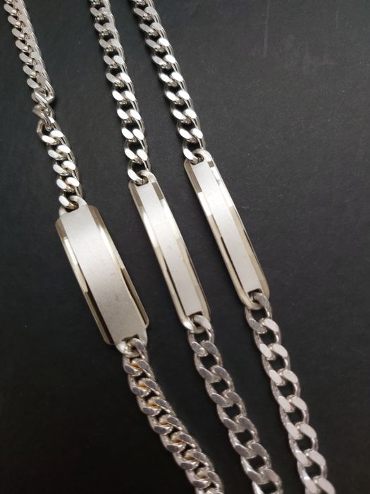 Ładne i unikatowe bransoletki z blaszką pod grawer