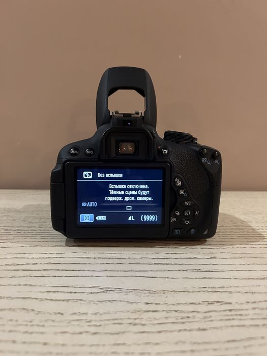 Canon EOS 700D з об'єктивом 18-55mm - повний комплект