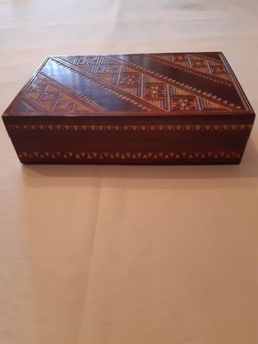 Шкатулка. Нова. Різьбленна.