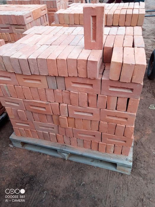 Cegła  ręcznie formowana Producent