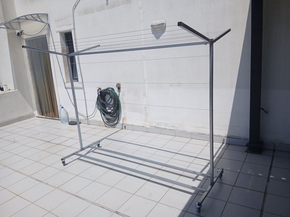 Estendal grande com rodas novos