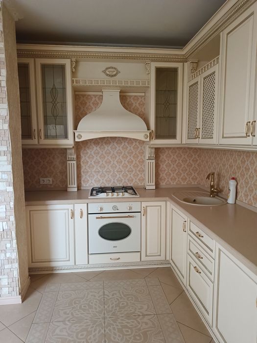 Продам 2 х комн квартиру с ремонтом на Сахарова