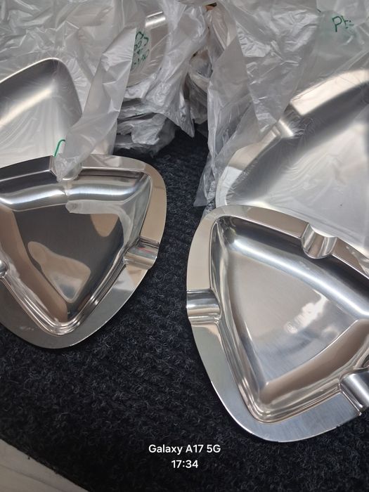 Cinzeiros novos  inox