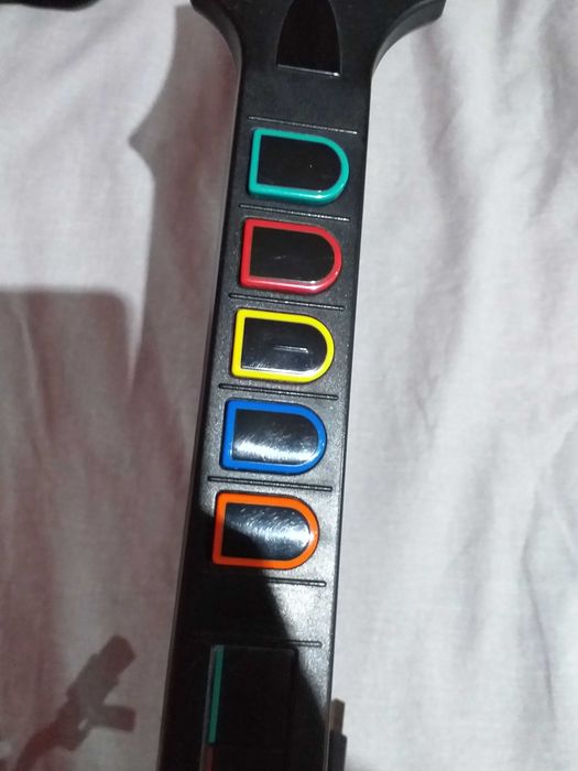 Guitar hero modificada com pico usb. PS3 e PC Clone Hero
