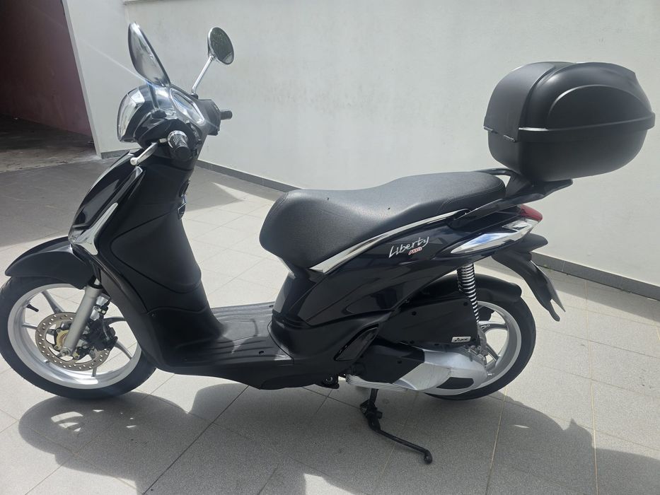 Scooter Piaggio Vespa 125 (como nova)
