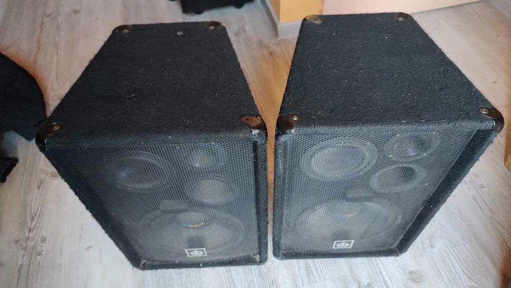 Dwa głośniki Dibeisi po 400 Watt