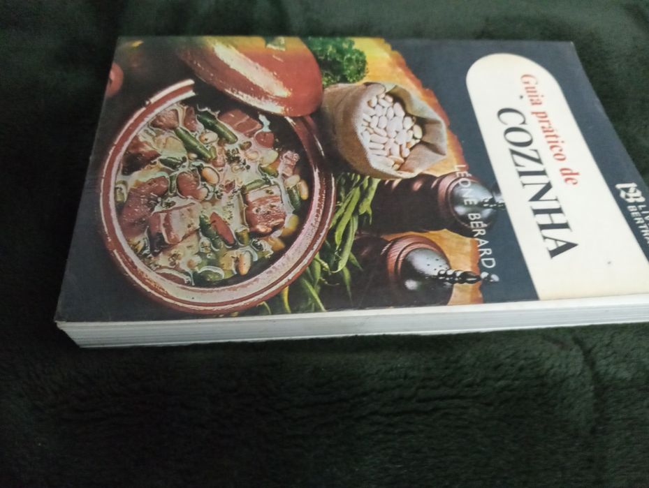Guia prático de cozinha, Bérard, Léone -Bertrand, 1977  Como novo