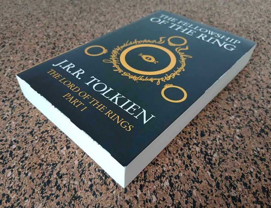 Livro - The Fellowship Of The Ring (J.R.R. Tolkien)