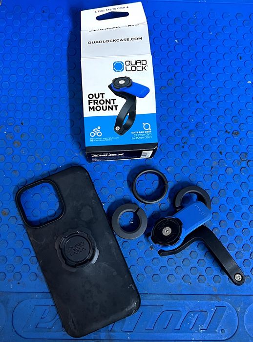 Pneu Continental +  Fox Fender + Ergon GFR1 + Burgtec MK3 (42,5) + DT Swiss Rachet + OneUp pump + QuadLock + Cannondale