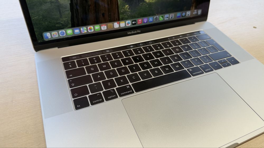 MacBook Pro 15,4”  stan bardzo dobry. Nowa bateria!!