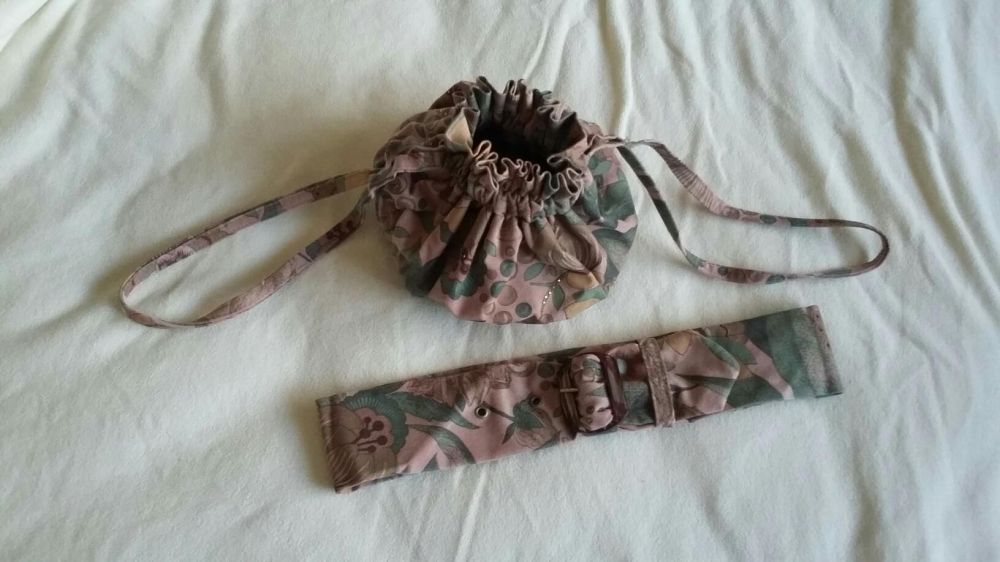 Conjunto pochete e cinto.