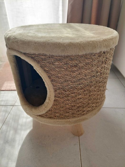 Casinha/ Arranhador para gatos