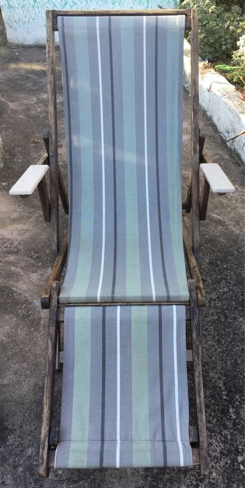 espreguiçadeira antiga em madeira