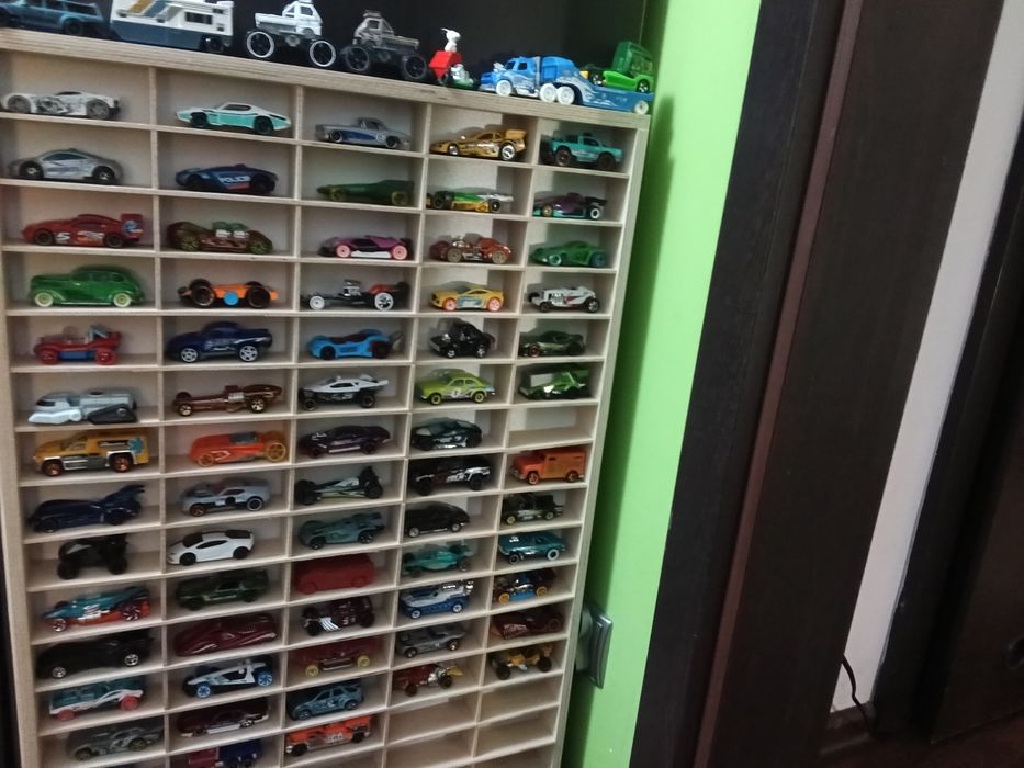 Mega kolekcja 75 autek hot wheels+ Drewniana półka