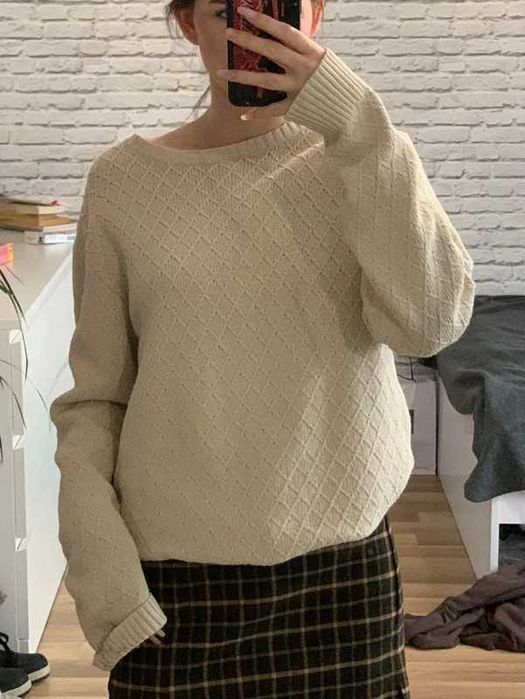 Kremowy beżowy sweter