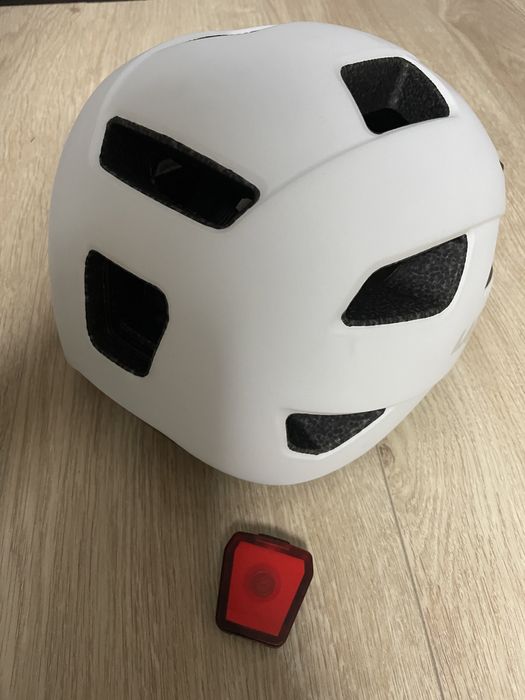 Велошлем Laser  lizard с фонариком Laser Part Rechargeable