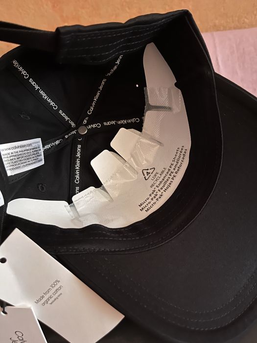 Wyprzedaż czapka męska Calvin Klein Jeans.