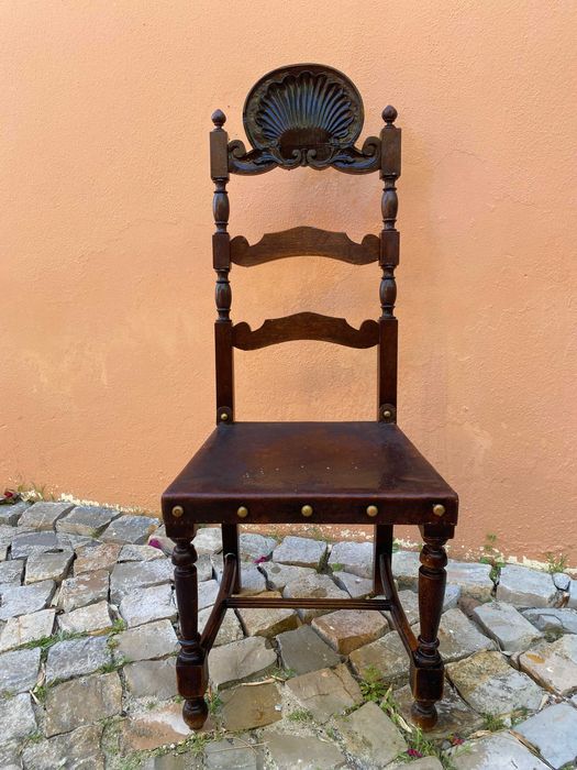 Cadeira de madeira com tampo de couro (6)