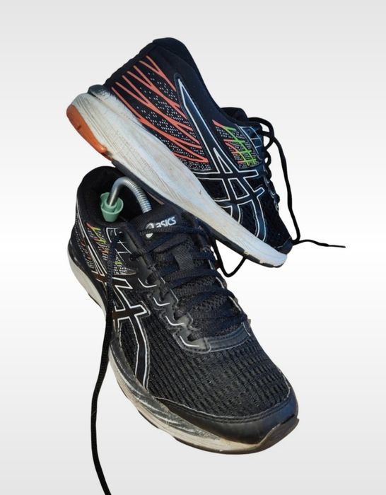 Markowe buty sportowe Asics Gel-Cumulus r 39,5 wkł25cm czarne