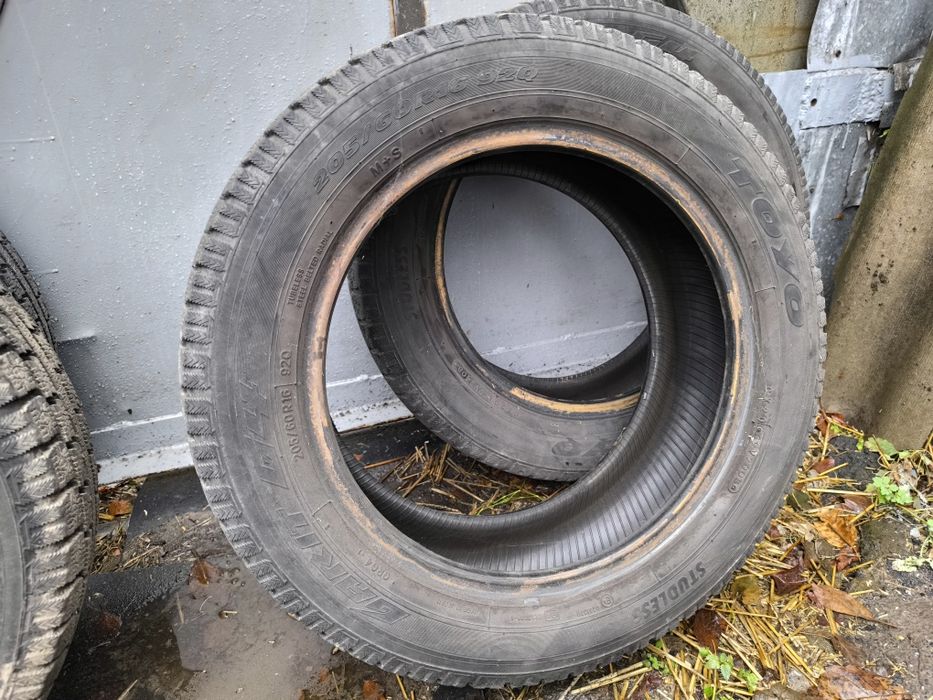 Зимние покрышки Toyo Studless 205/60/16