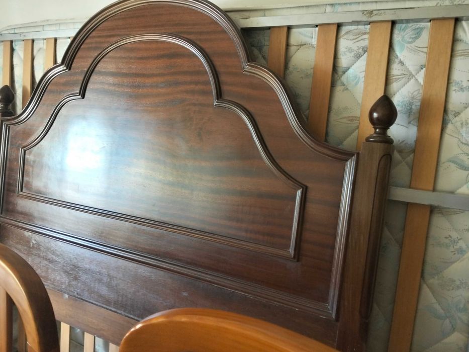 Cama de casal com colchão incluido