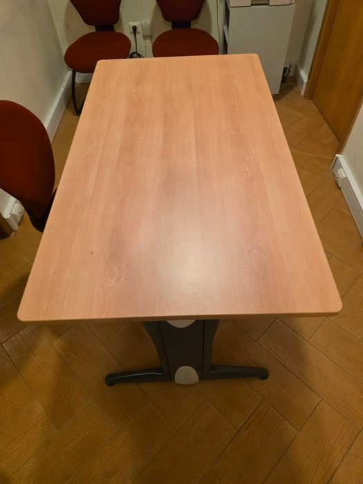 Secretaria Guialmi. Madeira faia.