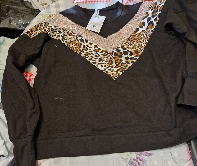 Vendo camisolas, casaco novos