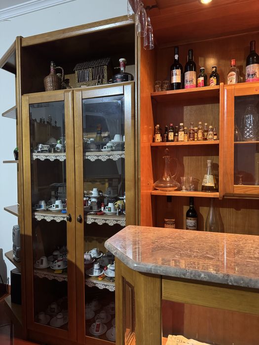 bar( só mobilia )+2 bancos  -como novo