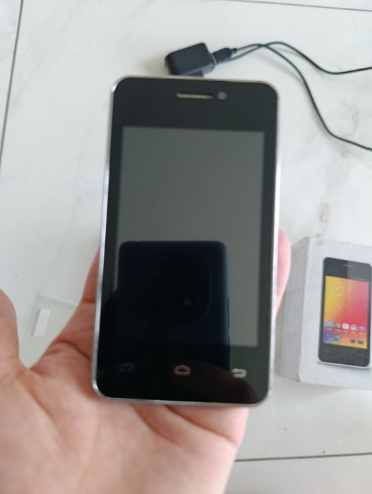 Smartfon prosty telefon z dotykowym ekranem BeeX Light Black 2G s.db.