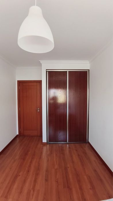 Quarto de solteiro para arrendar