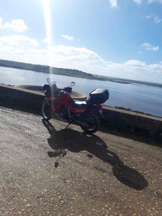 Mota pronta a rolar, sem nada a apontar dentro do uso diários