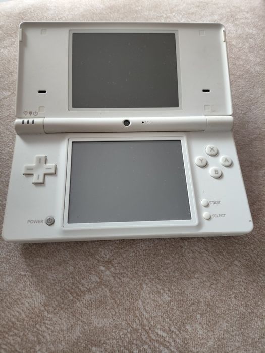 Nintendo Dsi z kartą 64 gb