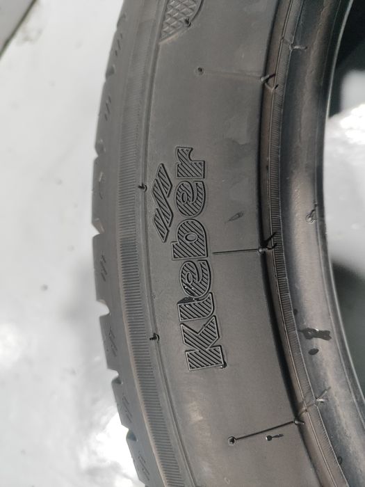 2 pneus semi novos 205-50R17 Kleber - Oferta dos Portes